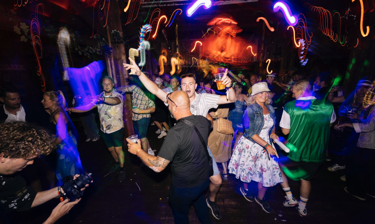 DIN GUIDE TIL FREDAG: AFTERSKI, KARAOKE & MUSIKQUIZ